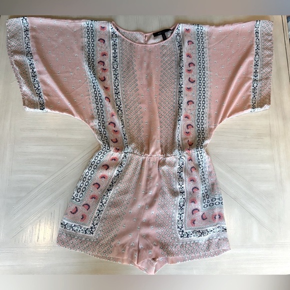 Like New!! BCBG MAXAZRIA - Caiti Kimono Sleeve Romper - Blush Pink - Size XS - Picture 15 of 16